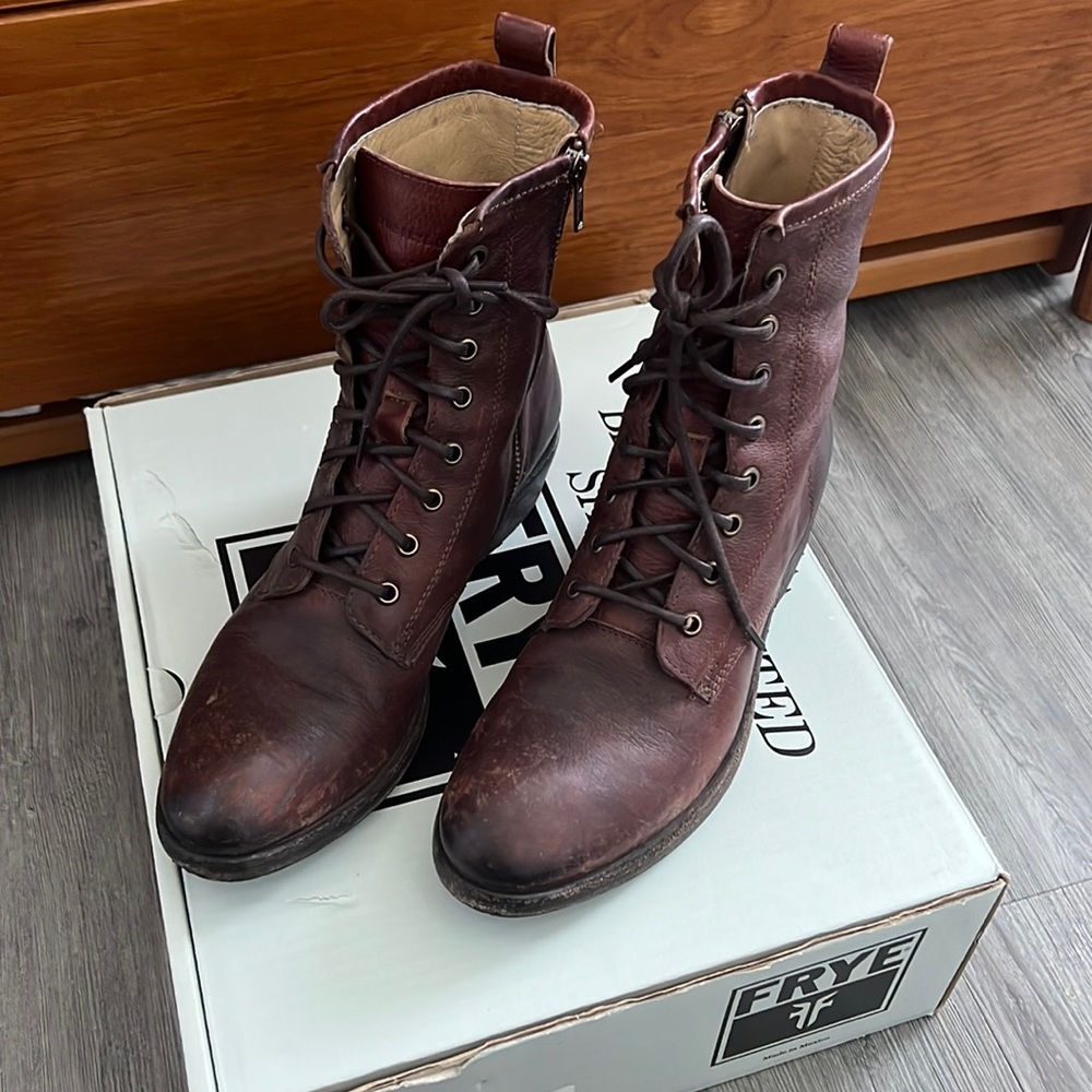 Frye Carson Lug Lace Up Boots